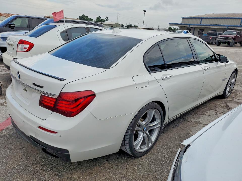 2013 Bmw 750 მანქანა იყიდება აუქციონზე, vin: WBAYE8C53DD132126, აუქციონის ნომერი: 47715956