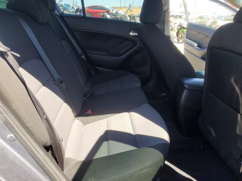 50987026 :رقم المزاد ، 3KPFL4A74JE281829 vin ، 2018 Kia Forte مزاد بيع