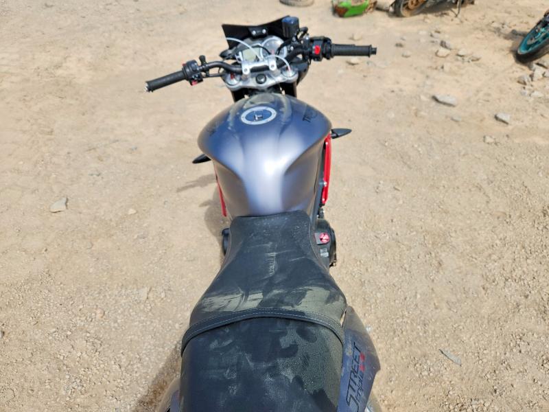 48629056 :رقم المزاد ، SMTL03NE1GT728472 vin ، 2016 Triumph Motorcycle Street Triple مزاد بيع