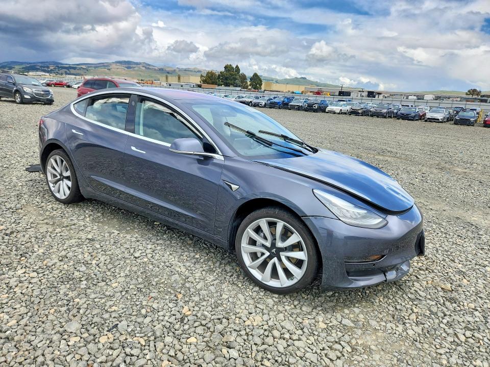 50916606 :رقم المزاد ، 5YJ3E1EB2JF086848 vin ، 2018 Tesla Model 3 مزاد بيع