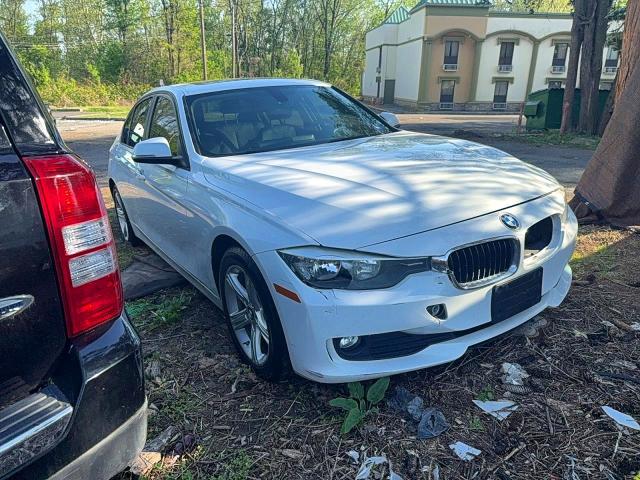 51367386 :رقم المزاد ، WBA3C3G58FNT52372 vin ، 2015 Bmw 320 مزاد بيع