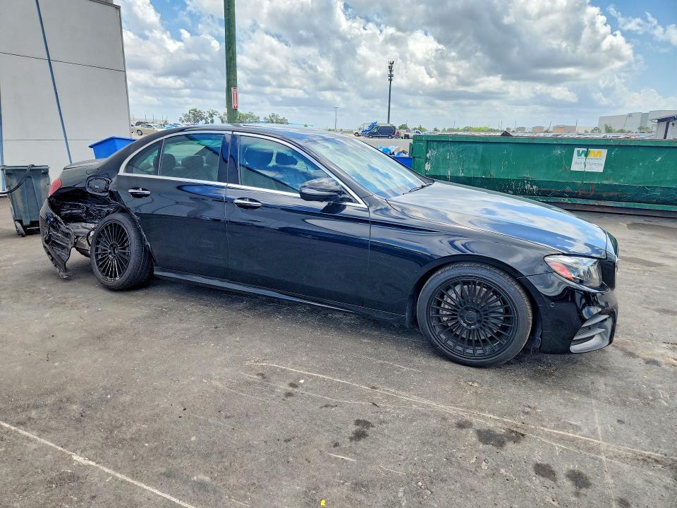 51346956 :رقم المزاد ، WDDZF4JB3KA543231 vin ، 2019 Mercedes-benz E مزاد بيع