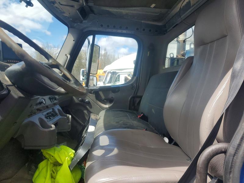 50059156 :رقم المزاد ، 1FVHCYBSXBDAZ4611 vin ، 2011 Freightliner M2 مزاد بيع