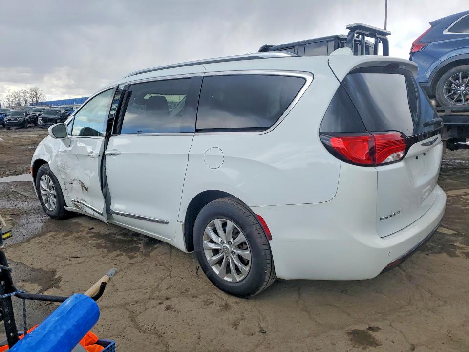 48435566 :رقم المزاد ، 2C4RC1BG9JR193710 vin ، 2018 Chrysler Pacifica مزاد بيع