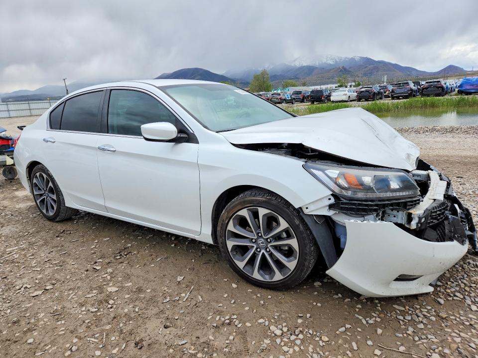 51445506 :رقم المزاد ، 1HGCR2F57FA252981 vin ، 2015 Honda Accord مزاد بيع