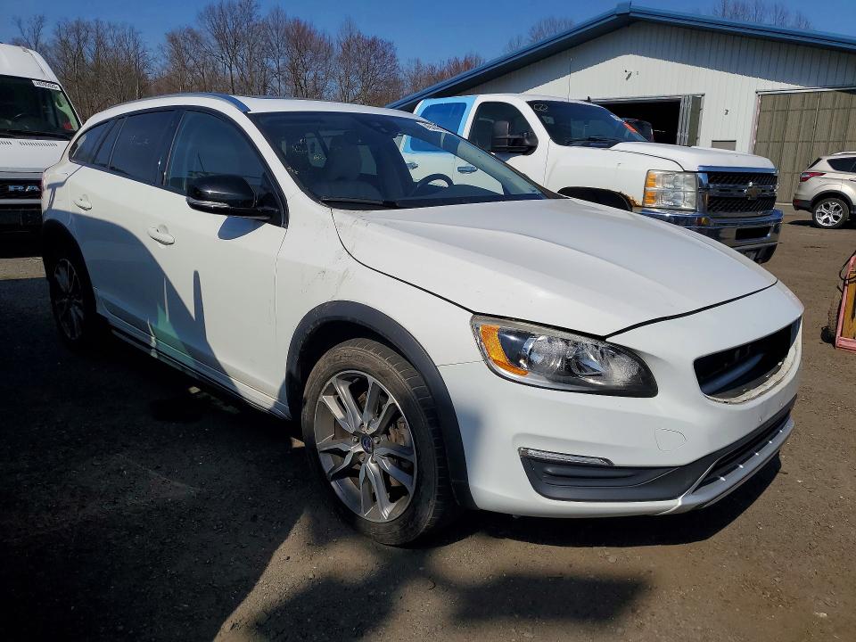 2015 Volvo V60 Cross Country მანქანა იყიდება აუქციონზე, vin: YV4612HK1F1000646, აუქციონის ნომერი: 49446676
