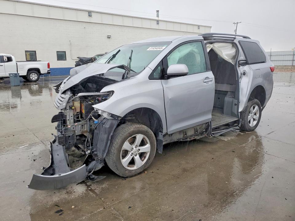 2015 Toyota Sienna მანქანა იყიდება აუქციონზე, vin: 5TDKK3DC4FS579296, აუქციონის ნომერი: 51454046