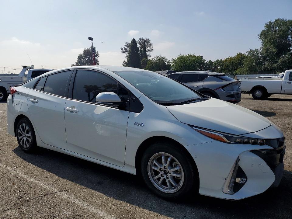 Продаж на аукціоні авто 2020 Toyota Prius Prime, vin: JTDKARFP9L3149072, номер лоту: 51831336