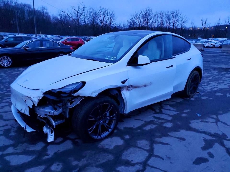 2025 Tesla Model Y მანქანა იყიდება აუქციონზე, vin: 7SAYGDED5SF255624, აუქციონის ნომერი: 47761166