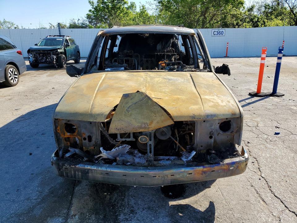 1999 Chevrolet Suburban მანქანა იყიდება აუქციონზე, vin: 1GNEC16R9XJ576111, აუქციონის ნომერი: 50225576