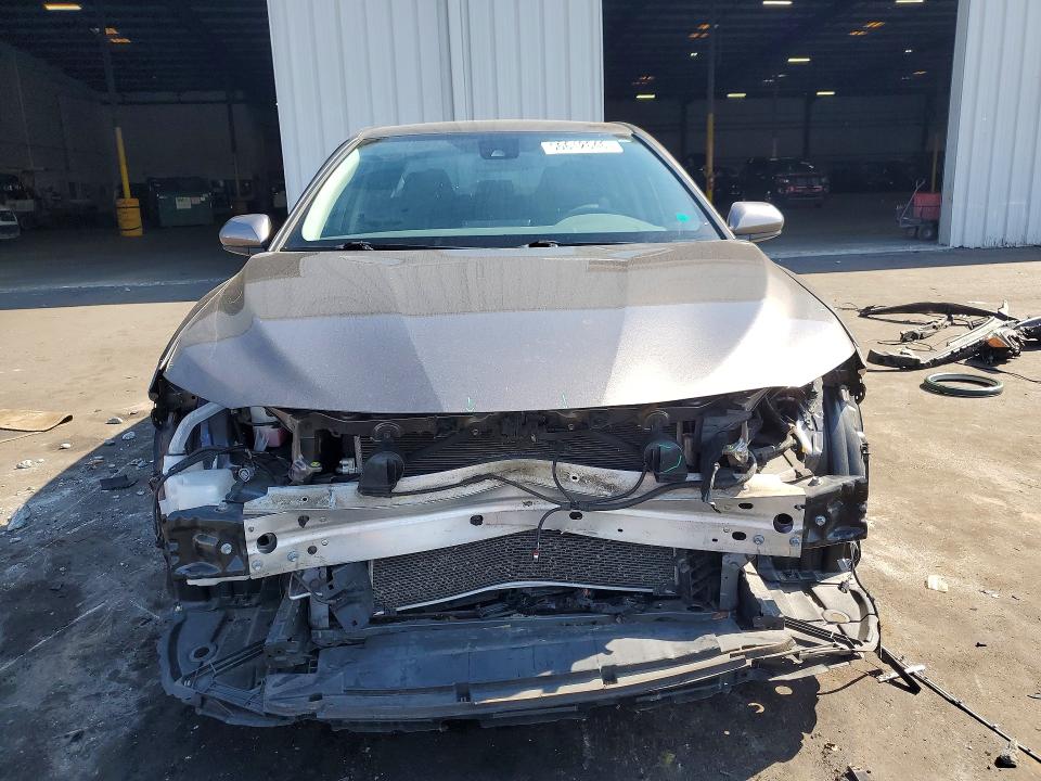 50612646 :رقم المزاد ، 4T1C11AK9MU562442 vin ، 2021 Toyota Camry مزاد بيع