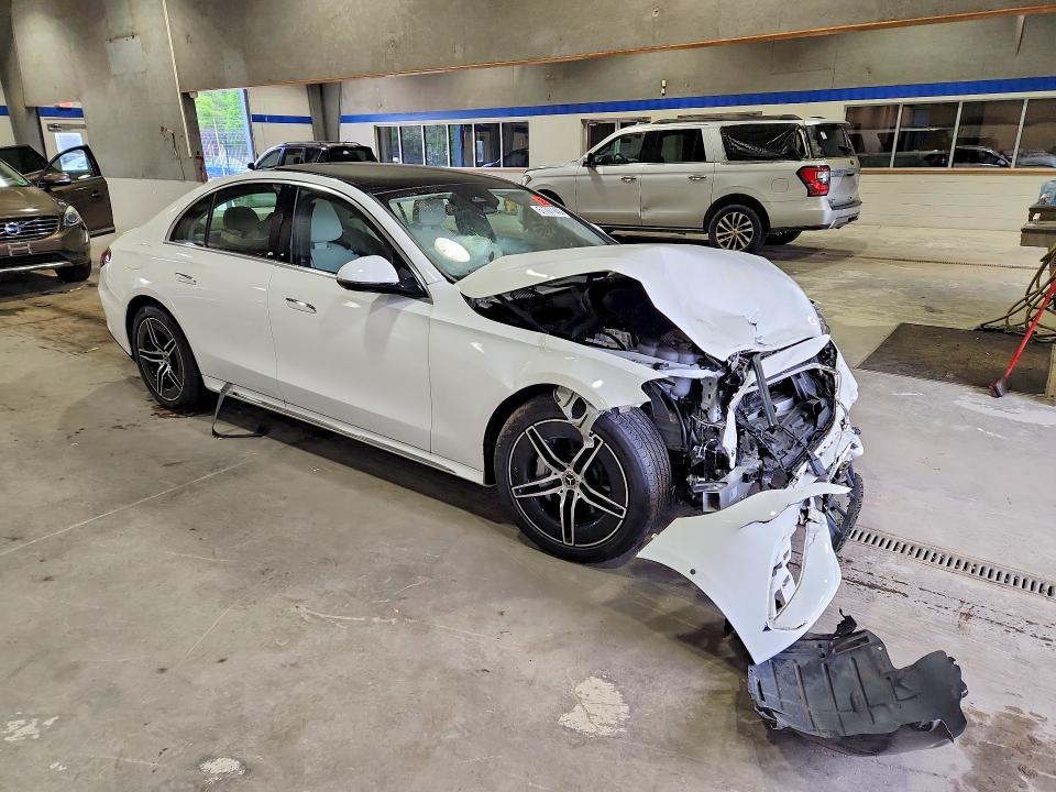 Продажа на аукционе авто 2025 Mercedes-benz E, vin: W1KLF4HB5SA095179, номер лота: 51767146
