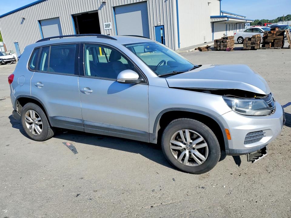 Продажа на аукционе авто 2016 Volkswagen Tiguan, vin: WVGAV7AXXGK000379, номер лота: 49106136