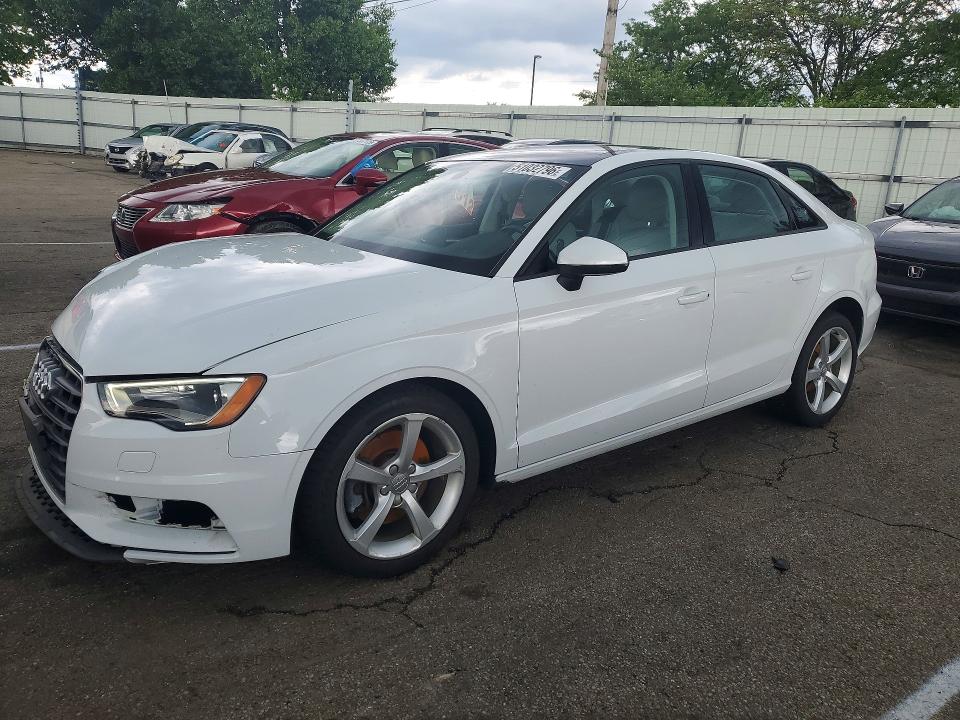 51032796 :رقم المزاد ، WAUACGFF8F1128325 vin ، 2015 Audi A3 مزاد بيع