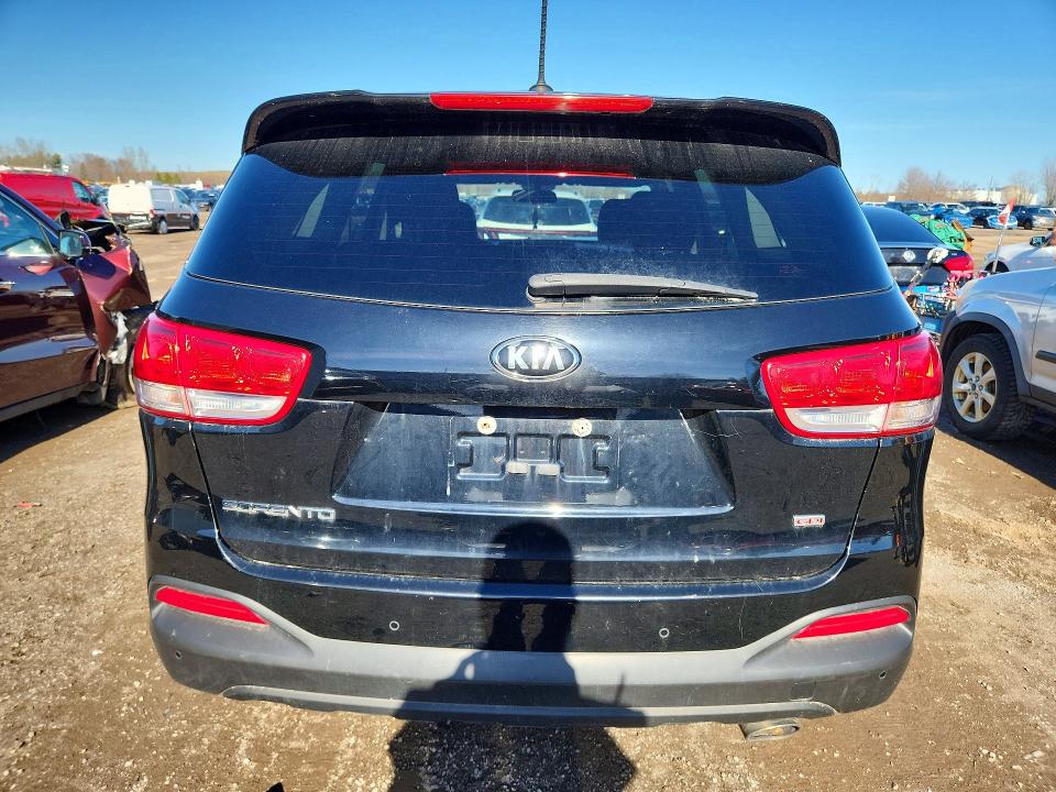 2017 Kia Sorento მანქანა იყიდება აუქციონზე, vin: 5XYPGDA36HG211655, აუქციონის ნომერი: 50260386
