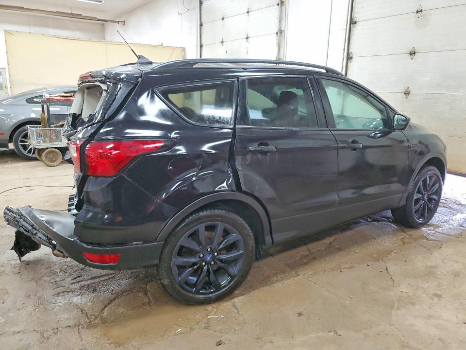 2019 Ford Escape მანქანა იყიდება აუქციონზე, vin: 1FMCU9GD5KUA52827, აუქციონის ნომერი: 51353146