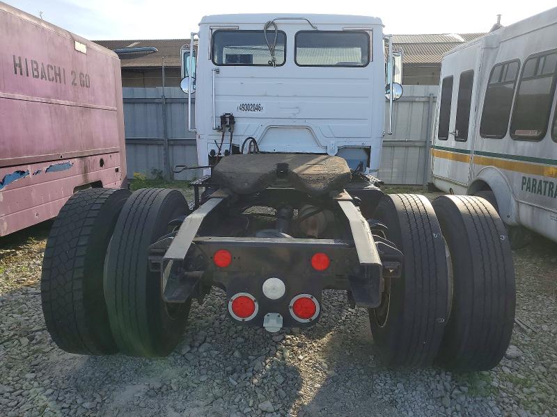 49302046 :رقم المزاد ، 1FUBBUDC44HM87511 vin ، 2004 Freightliner Medium Conventional مزاد بيع