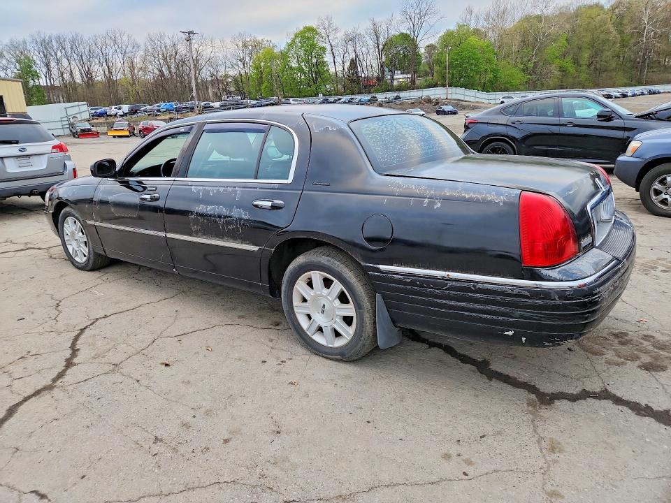 2011 Lincoln Town Car მანქანა იყიდება აუქციონზე, vin: 2LNBL8EV2BX765469, აუქციონის ნომერი: 50983706