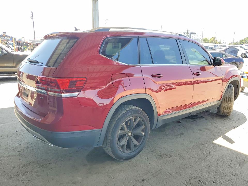 50684386 :رقم المزاد ، 1V2CR2CAXJC512415 vin ، 2018 Volkswagen Atlas مزاد بيع