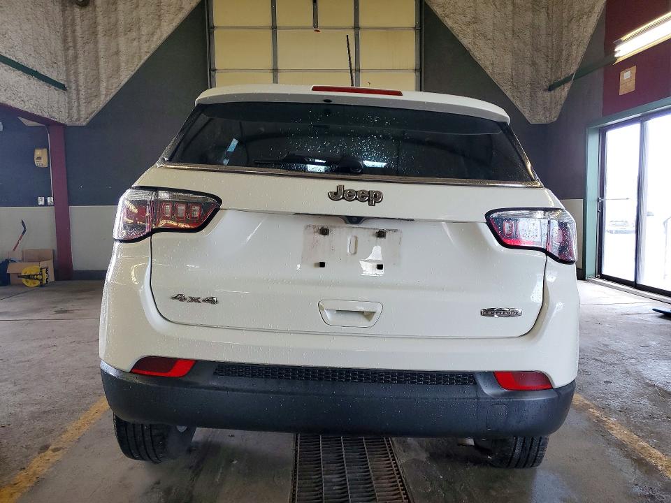 49638076 :رقم المزاد ، 3C4NJDBB2JT349822 vin ، 2018 Jeep Compass مزاد بيع