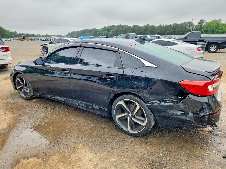 51543356 :رقم المزاد ، 1HGCV1F38JA173252 vin ، 2018 Honda Accord مزاد بيع