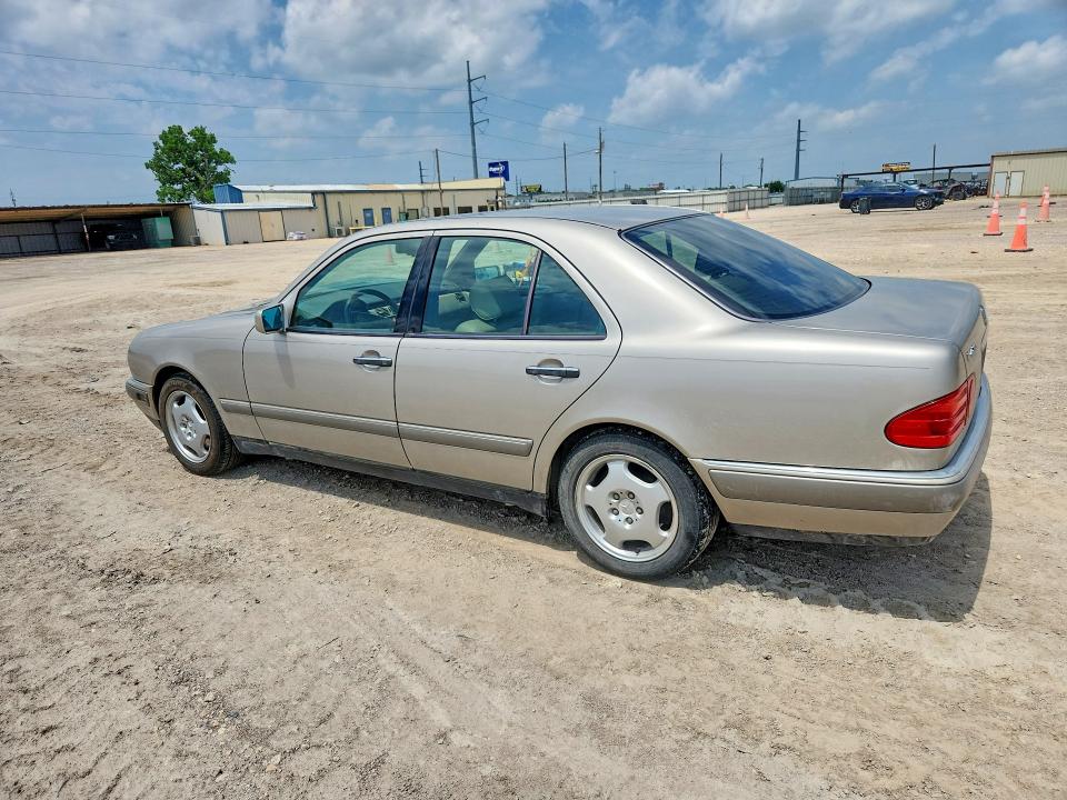 51303606 :رقم المزاد ، WDBJF72F8VA316324 vin ، 1997 Mercedes-benz E مزاد بيع