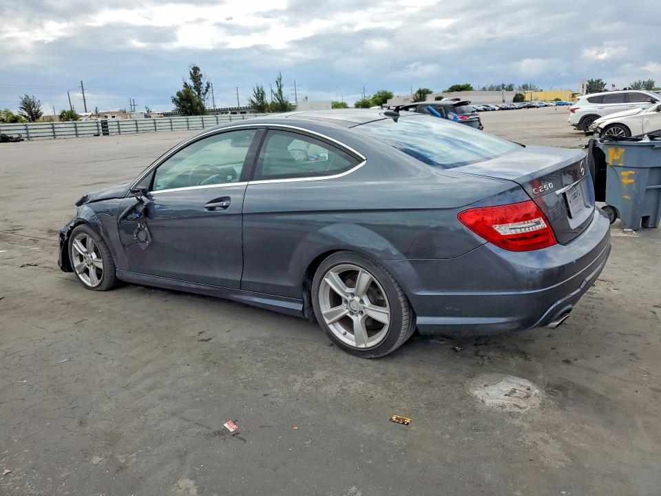 51340146 :رقم المزاد ، WDDGJ4HB3FG357283 vin ، 2015 Mercedes-benz C مزاد بيع