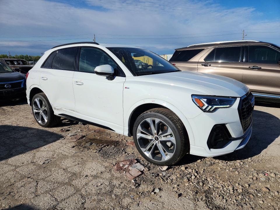 48471266 :رقم المزاد ، WA1EECF36N1135795 vin ، 2022 Audi Q3 مزاد بيع