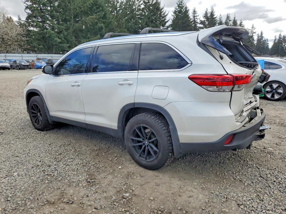 Продажа на аукционе авто 2019 Toyota Highlander, vin: 5TDJZRFH9KS620437, номер лота: 49014126