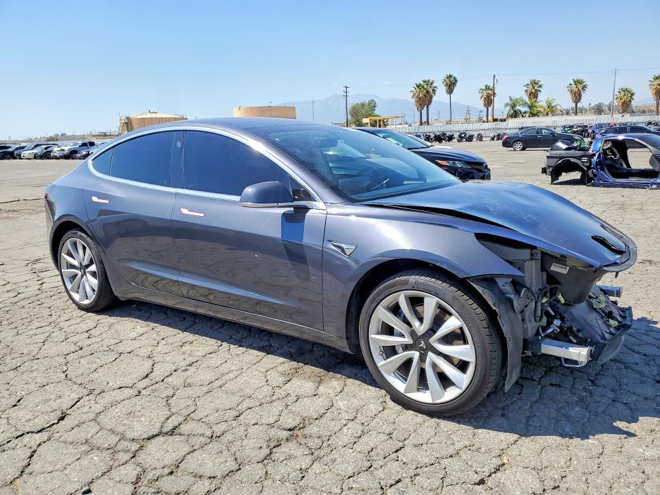 48086086 :رقم المزاد ، 5YJ3E1EA5JF059540 vin ، 2018 Tesla Model 3 مزاد بيع