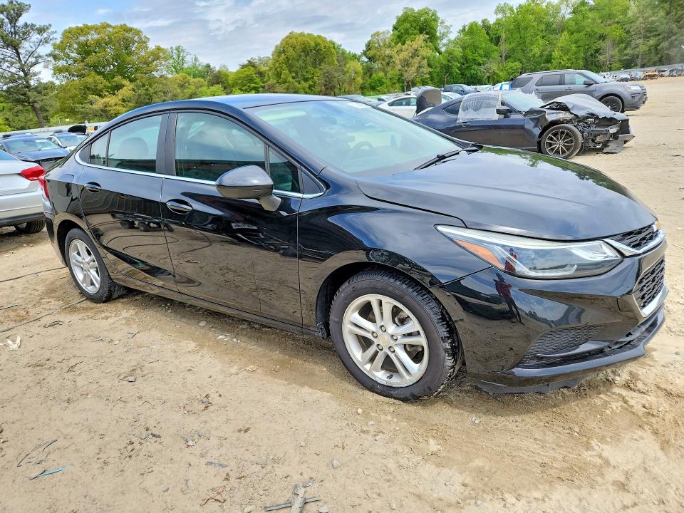 51348676 :رقم المزاد ، 1G1BE5SM2J7237372 vin ، 2018 Chevrolet Cruze مزاد بيع