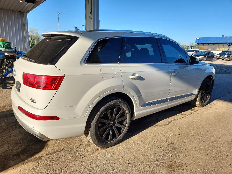 Продаж на аукціоні авто 2017 Audi Q7, vin: WA1LAAF70HD040680, номер лоту: 50262106