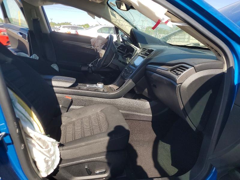 51542066 :رقم المزاد ، 3FA6P0LU7KR185015 vin ، 2019 Ford Fusion مزاد بيع
