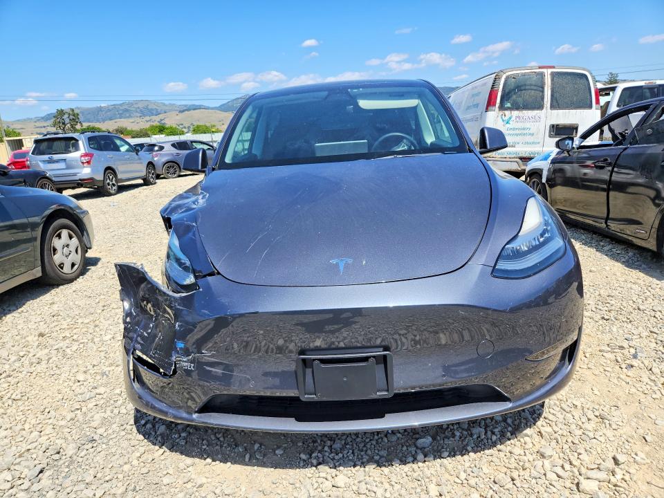 51858536 :رقم المزاد ، 7SAYGDEE8NF384583 vin ، 2022 Tesla Model Y مزاد بيع