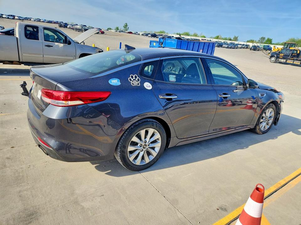 49592906 :رقم المزاد ، 5XXGU4L3XJG215367 vin ، 2018 Kia Optima مزاد بيع