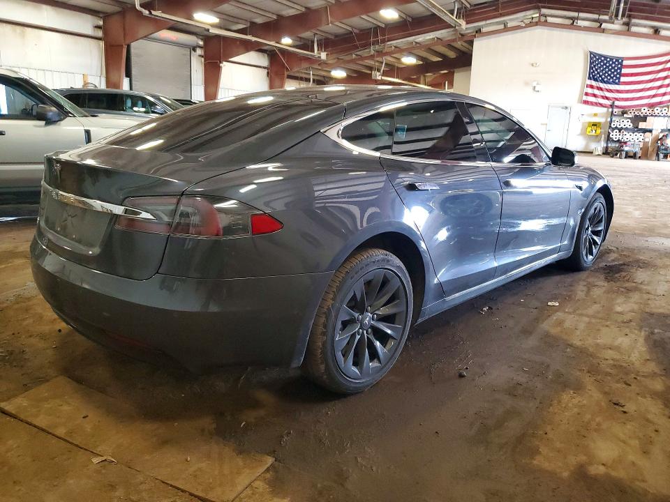 49894136 :رقم المزاد ، 5YJSA1E25JF285593 vin ، 2018 Tesla Model S مزاد بيع
