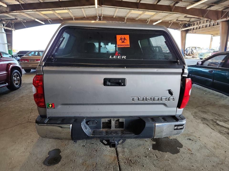 51704646 :رقم المزاد ، 5TFUY5F14HX598619 vin ، 2017 Toyota Tundra مزاد بيع