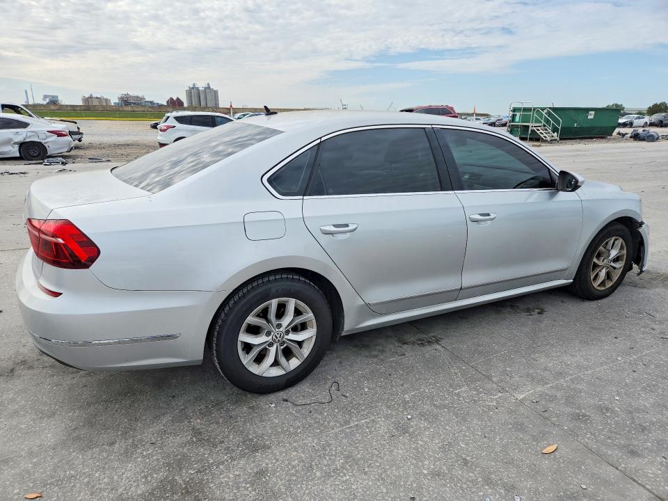 50585246 :رقم المزاد ، 1VWAT7A36HC031497 vin ، 2017 Volkswagen Passat مزاد بيع