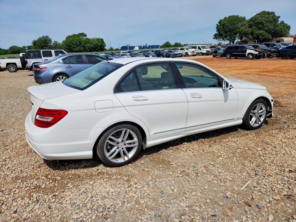 2014 Mercedes-benz C მანქანა იყიდება აუქციონზე, vin: WDDGF4HB0EG206126, აუქციონის ნომერი: 51358106