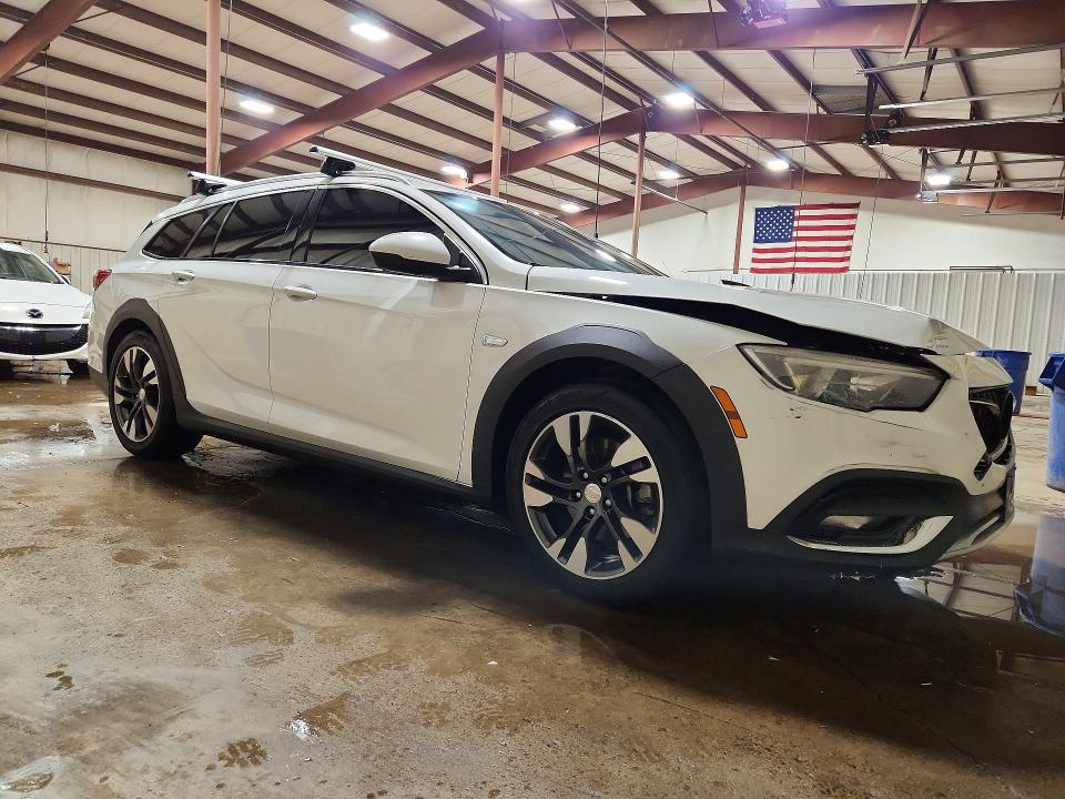 2018 Buick Regal Tourx მანქანა იყიდება აუქციონზე, vin: W04GU8SX7J1160684, აუქციონის ნომერი: 51436726