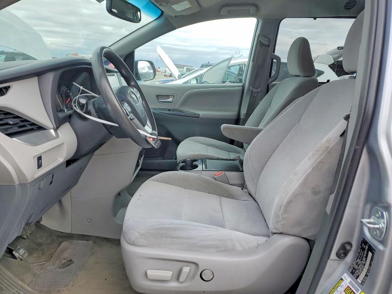 50431836 :رقم المزاد ، 5TDKK3DC2FS599966 vin ، 2015 Toyota Sienna مزاد بيع