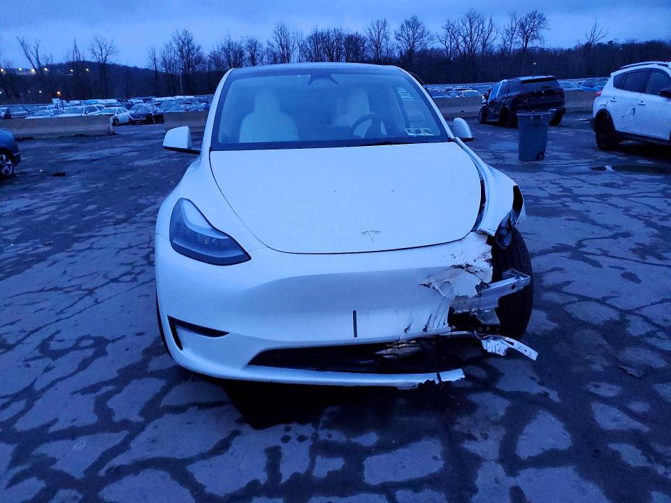 2025 Tesla Model Y მანქანა იყიდება აუქციონზე, vin: 7SAYGDED5SF255624, აუქციონის ნომერი: 47761166