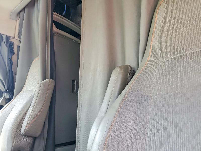 Продаж на аукціоні авто 2019 Volv Vn, vin: 4V4NC9EH4KN215200, номер лоту: 48040396