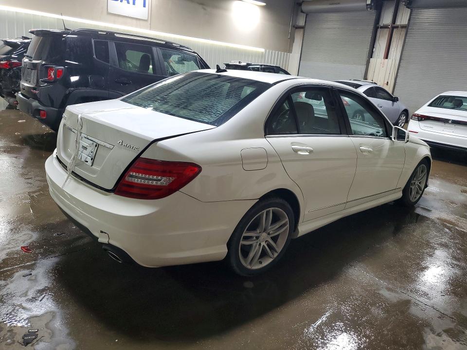 Продаж на аукціоні авто 2013 Mercedes-benz C, vin: WDDGF8AB5DR290996, номер лоту: 49572536