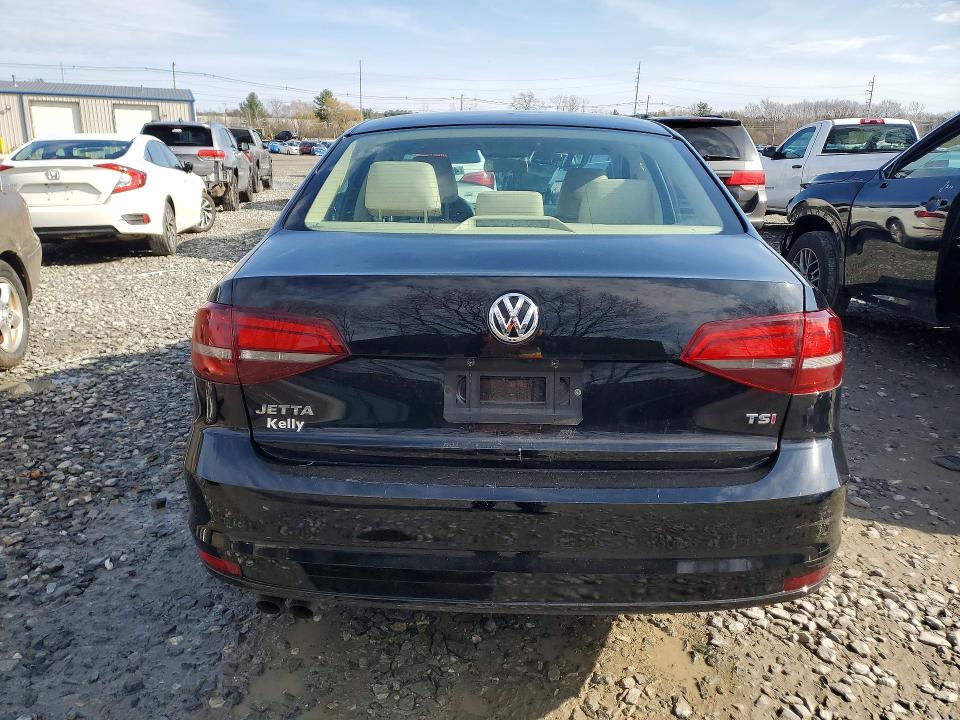 48737686 :رقم المزاد ، 3VWDB7AJ6JM236045 vin ، 2018 Volkswagen Jetta مزاد بيع