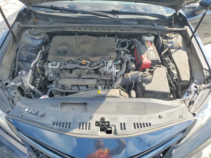 50712726 :رقم المزاد ، 4T1B61HK1JU652747 vin ، 2018 Toyota Camry مزاد بيع