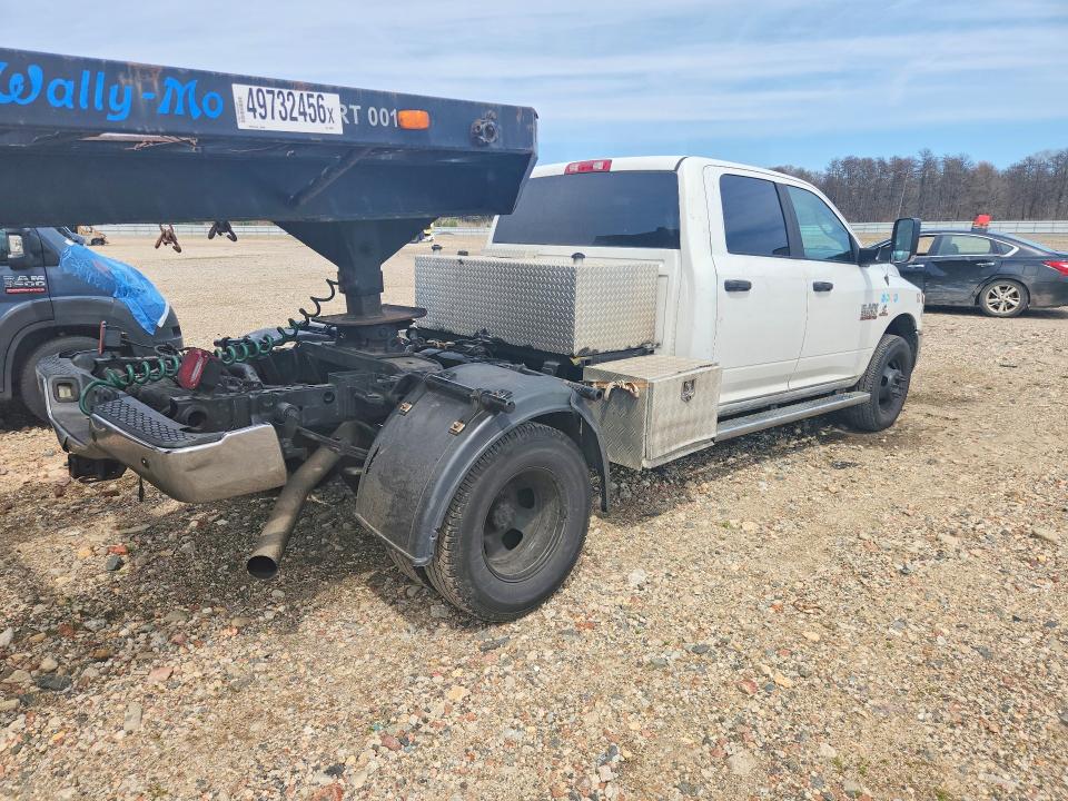 49732136 :رقم المزاد ، 3C63RPGL0FG555568 vin ، 2015 Ram 3500 مزاد بيع