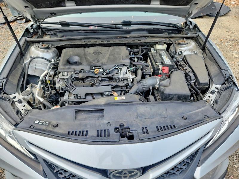 49766416 :رقم المزاد ، 4T1B11HK6JU129187 vin ، 2018 Toyota Camry مزاد بيع