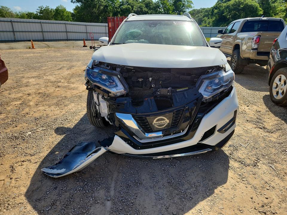 50385696 :رقم المزاد ، 5N1AT2MT5HC828661 vin ، 2017 Nissan Rogue مزاد بيع