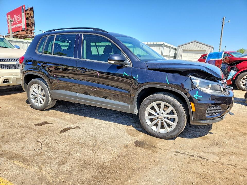 50450696 :رقم المزاد ، WVGAV7AXXJK004181 vin ، 2018 Volkswagen Tiguan Limited مزاد بيع